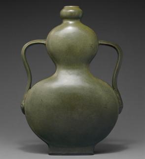 Gourd-shaped vase