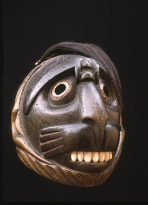 Mask depicting Nułmała