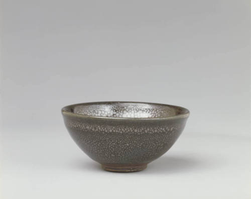 Tea bowl with oil-spot decoration