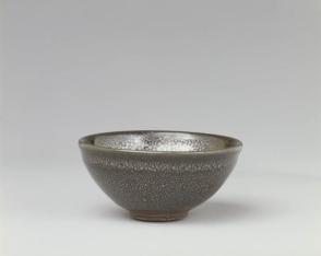 Tea bowl with oil-spot decoration