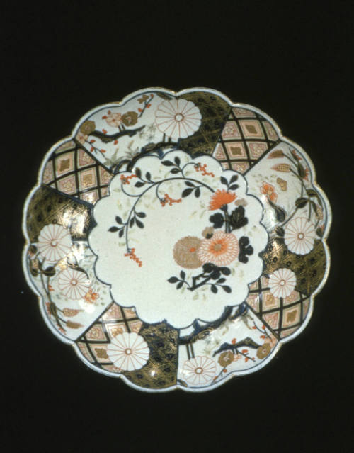 Scalloped plate