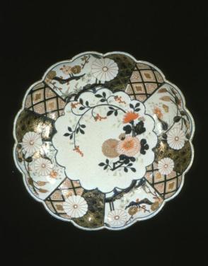 Scalloped plate