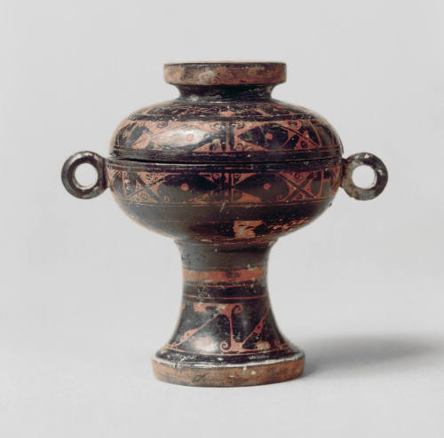 Black pottery TOU