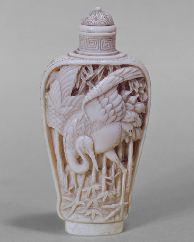 Snuff bottle: Storks and bamboo