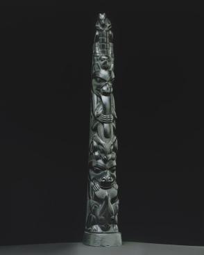 Qwa.a gyaa.angaa (model totem pole)