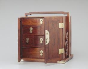 Seal chest