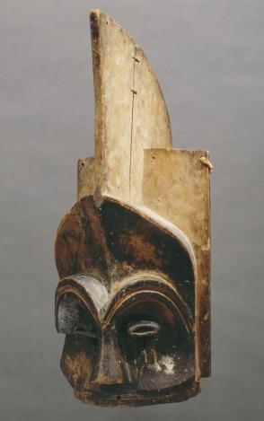 Mask (Mbuto)