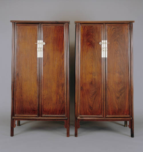 Round-corner wood-hinged cabinet (gui)