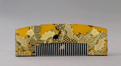 Comb with folding fan designs