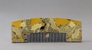 Comb with folding fan designs