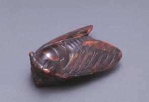 Netsuke modelled as a cicada on a leaf