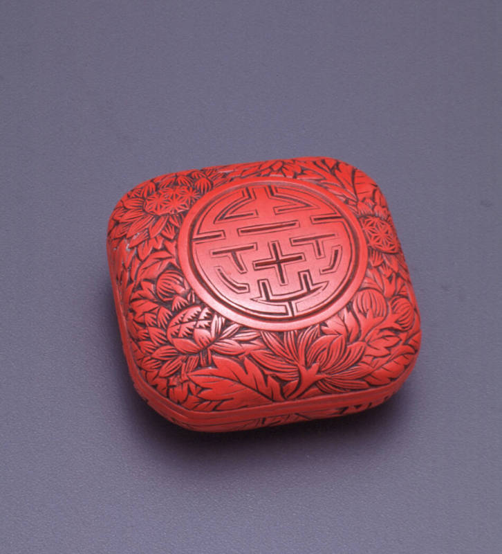 Netsuke modelled as a manju