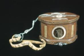 Tobacco box with netsuke