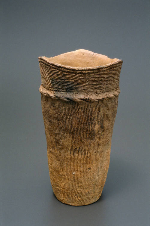 Cylindrical jar (ento-gata fukabachi)