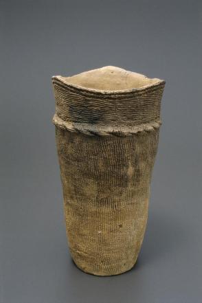 Cylindrical jar (ento-gata fukabachi)