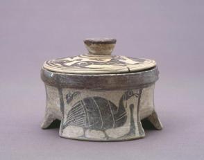 Container for cosmetics:  pyxis, ripe animal style