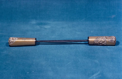 Carved lacquer hairpin