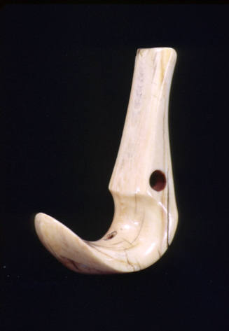 Royal breast pendant in form of a hook