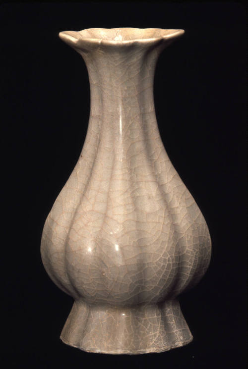 Guan ware vase