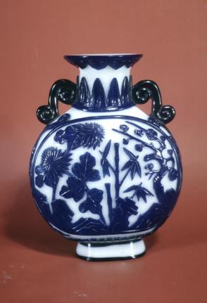 Bottle-shaped vase