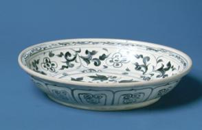 Dish with floral decoration