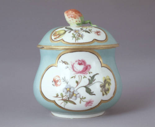 Sugar bowl