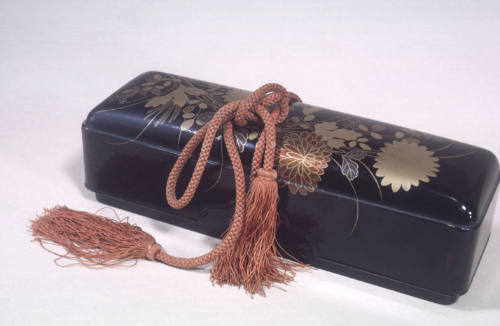 Covered box with chrysanthemum decoration