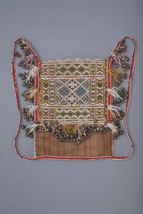 Beaded hemp carrying bag with bell decoration