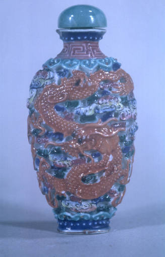 Snuff bottle, double carved design