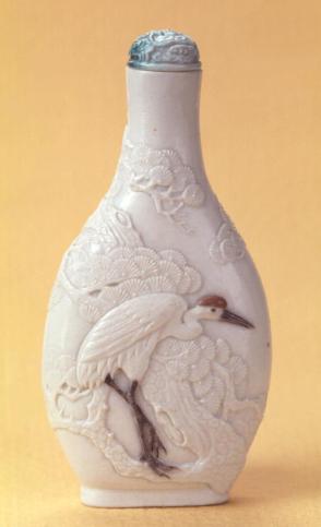 Snuff bottle, crane under pine tree