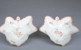 Leaf-shaped dish