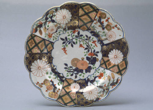 Scalloped plate