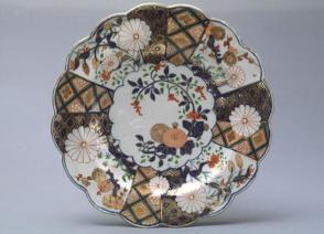 Scalloped plate