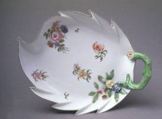 Leaf-shaped dish