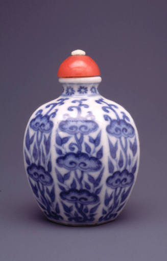 Snuff bottle, eight panel decoration