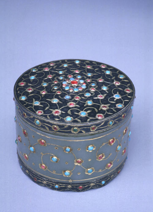 Circular covered box