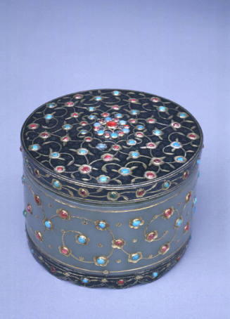 Circular covered box