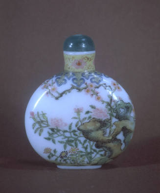 Snuff bottle