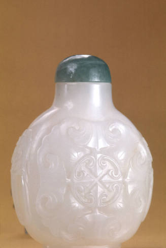 Snuff bottle