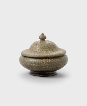 Stupa-shaped bowl and cover