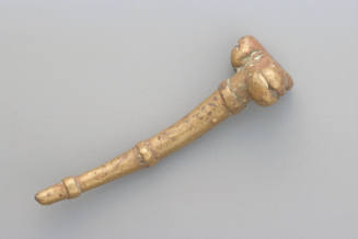 Gold weight:  horn