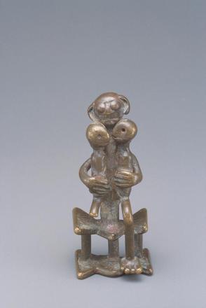 Gold weight:  mother and children