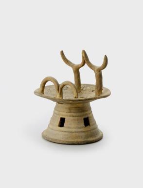 Stand for a pair of rhyton