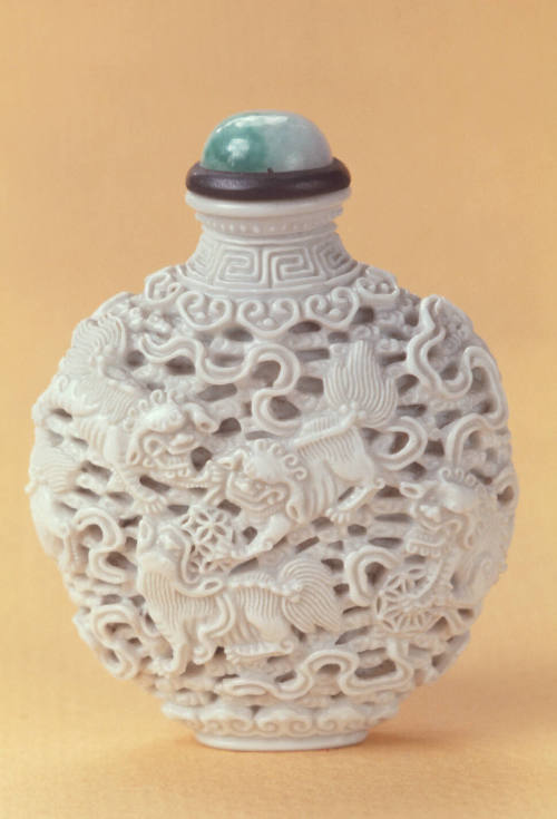 Snuff bottle:  Fu-Dongs and streamers