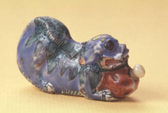 Snuff bottle: Fu-Dog with Red Ball