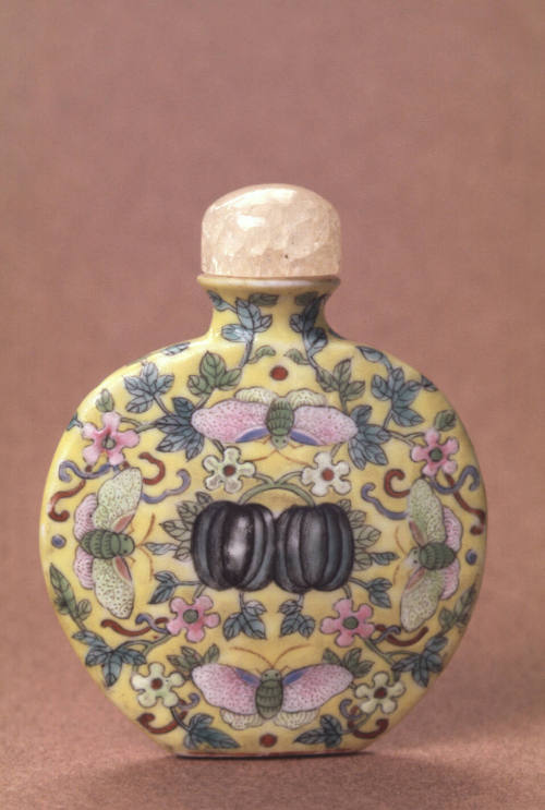 Snuff bottle: Melon Vine, Flowers and Butterflies