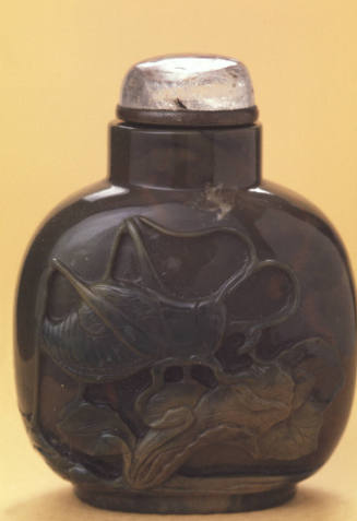 Snuff bottle: Grasshopper on Cabbage