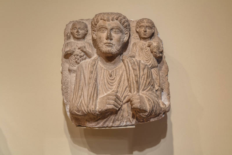 Tomb seal: portrait of a man and two children