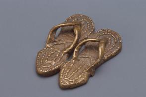 Gold weight:  sandals