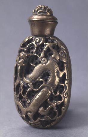 Snuff bottle: Dragon on cloud scrolls